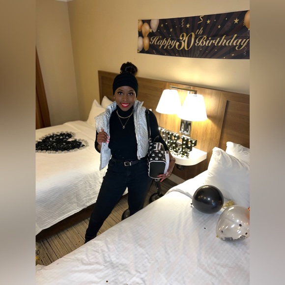 Large women’s silver puffer - Picture 1 of 10